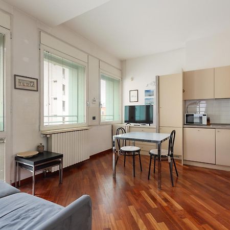 Bright & Comfy Apartment With Parking Милан Экстерьер фото