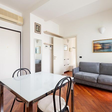 Bright & Comfy Apartment With Parking Милан Экстерьер фото