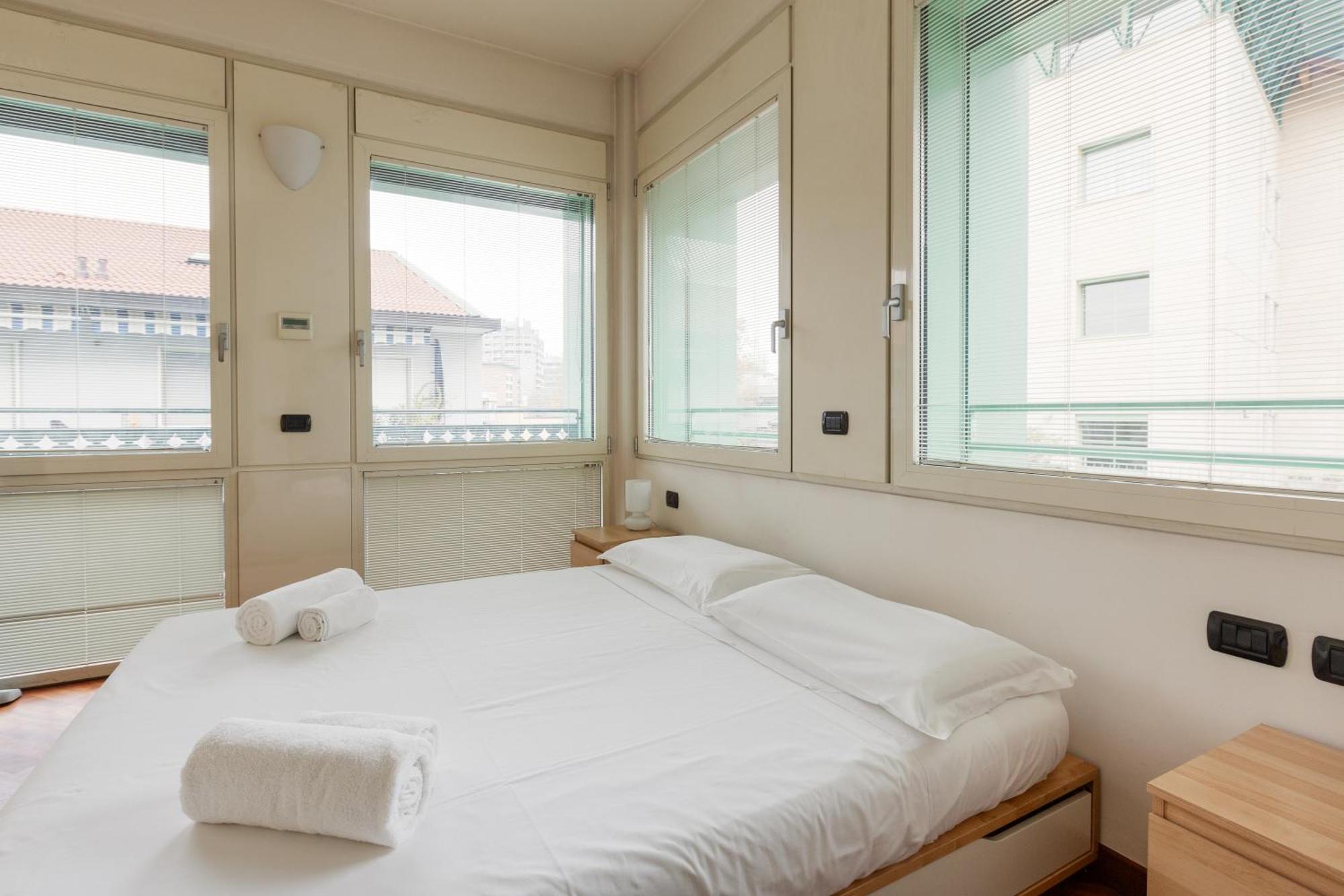 Bright & Comfy Apartment With Parking Милан Экстерьер фото