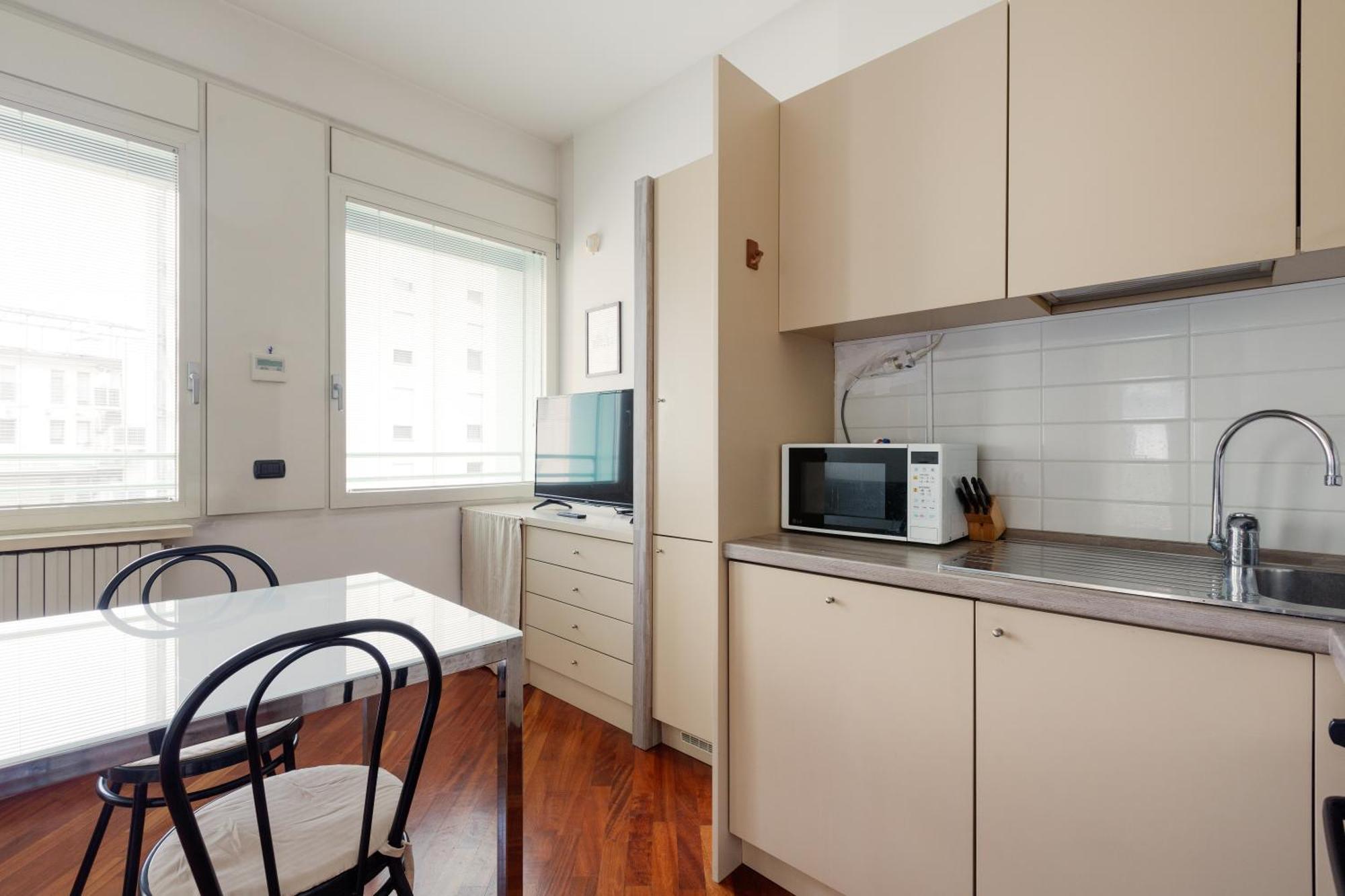 Bright & Comfy Apartment With Parking Милан Экстерьер фото