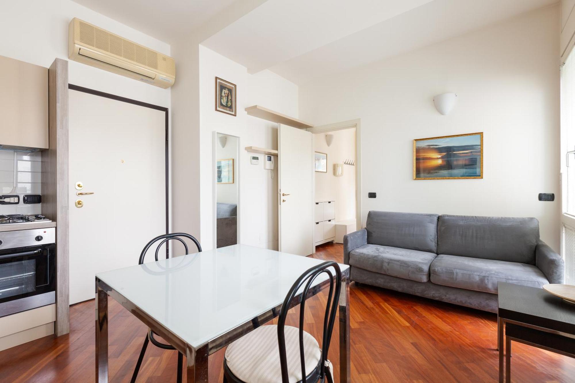 Bright & Comfy Apartment With Parking Милан Экстерьер фото